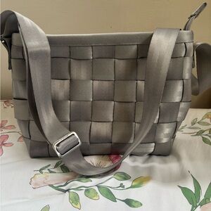 Harvey’s Seatbelt Crossbody Bag Grey